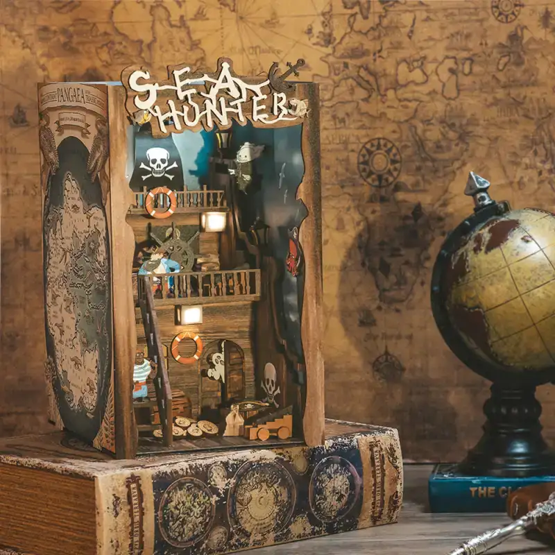 Book Nook The Sea Hunter - Image 2