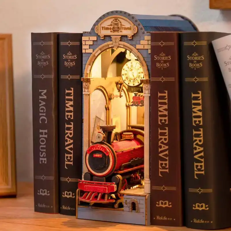 Book Nook The Time Machine (Inspired by the Jacobite Train) - Image 3