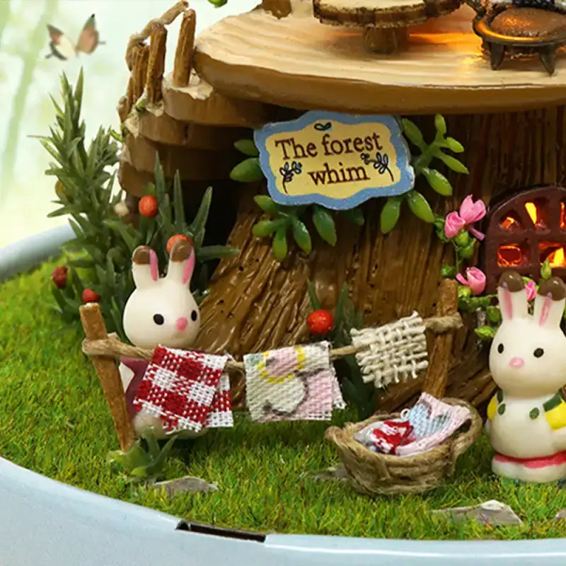 Casa Miniatura de Fantasía Forestal - Image 4