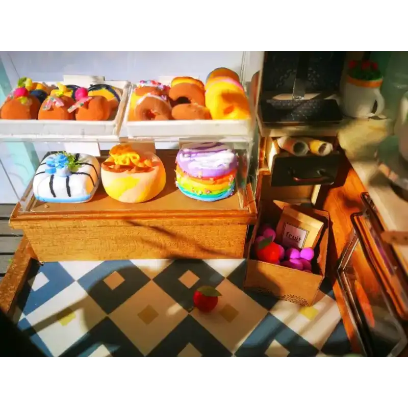 Casa Miniatura Señorita Tienda de Postres - Image 4